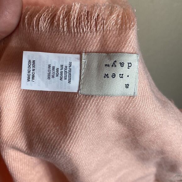 A new day knit raw hem coral/peach large scarf vibrant fun standout - Picture 3 of 4